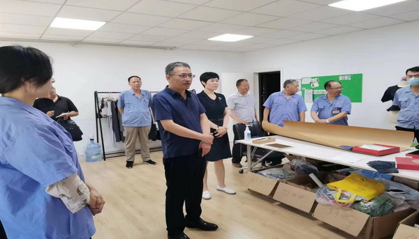 常山集團(tuán)黨委副書記、副董事長、總經(jīng)理?xiàng)钊饎偟浇?jīng)編實(shí)業(yè)公司調(diào)研工作