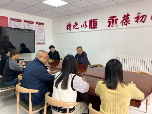 常山集團(tuán)黨委副書記、副董事長、總經(jīng)理?xiàng)钊饎偢昂阌拦菊{(diào)研并召開座談會(huì)