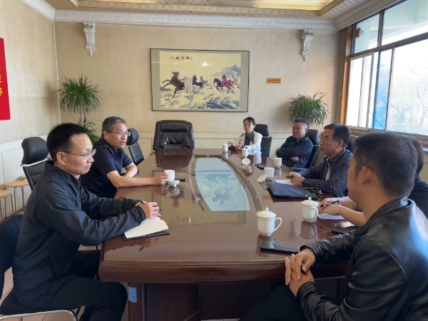 常山集團黨委副書記、副董事長、總經(jīng)理楊瑞剛與三和實業(yè)集團董事長張偉厚一行進行交流座談